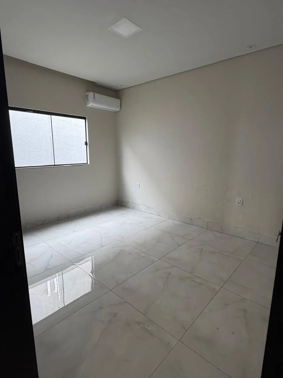 Imagem Casa 2 Quartos sendo 1 Suíte Bairro Morada Do Ouro 2
