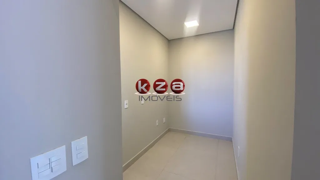 Imagem Casa de luxo em condomínio: 3 quartos, 3 suítes, 2 salas, 4 banheiros, 2 vagas, 157,49m² em Valinhos-SP.