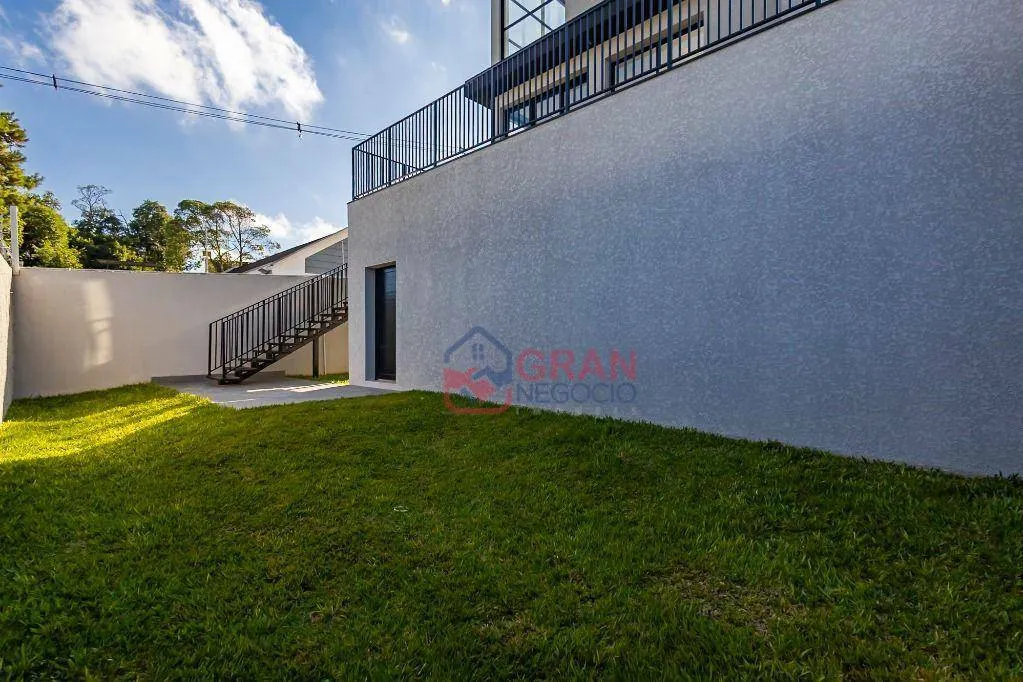 Imagem Casa alto padrão a venda próximo ao parque Tingui