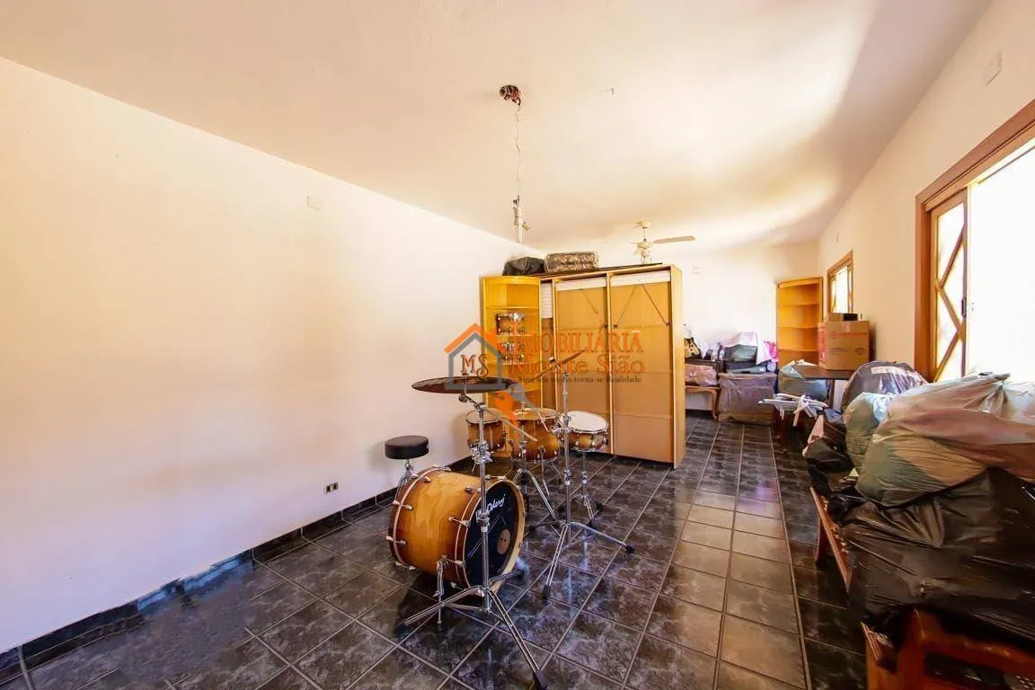 Imagem Sobrado com 4 dormitórios à venda, 267 m² por R$ 949.000,00 - Vila Barros - Guarulhos/SP