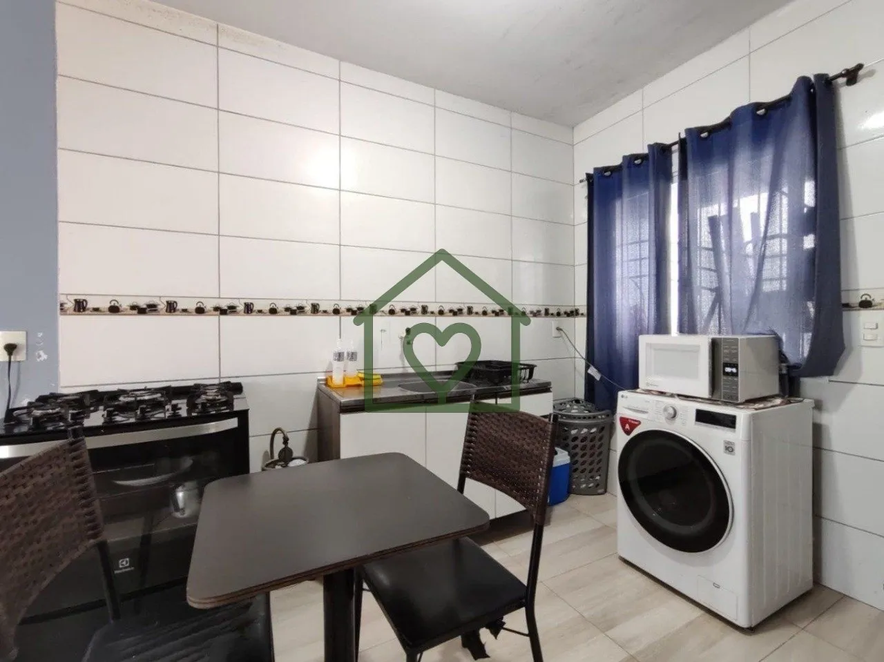 Imagem Casa com 2 dormitórios, 2 vaga de estacionamento coberta, localizada no bairro Jardim Algarve, em A...