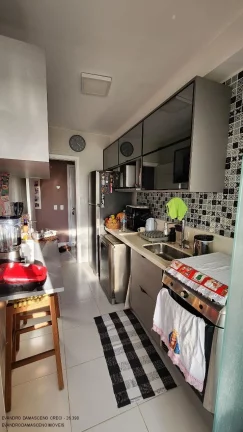 Imagem Apartamento de 2 quartos em condomínio no bairro Buraquinho, Lauro de Freitas-BA: 88m², 1 suíte, 2 salas, 2 banheiros, 1 vaga.