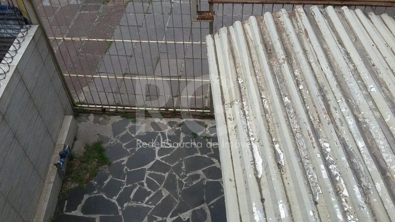 Imagem Casa com 4 quartos, 4 banheiros e amplo pátio no miolo do bairro Cidade Baixa!