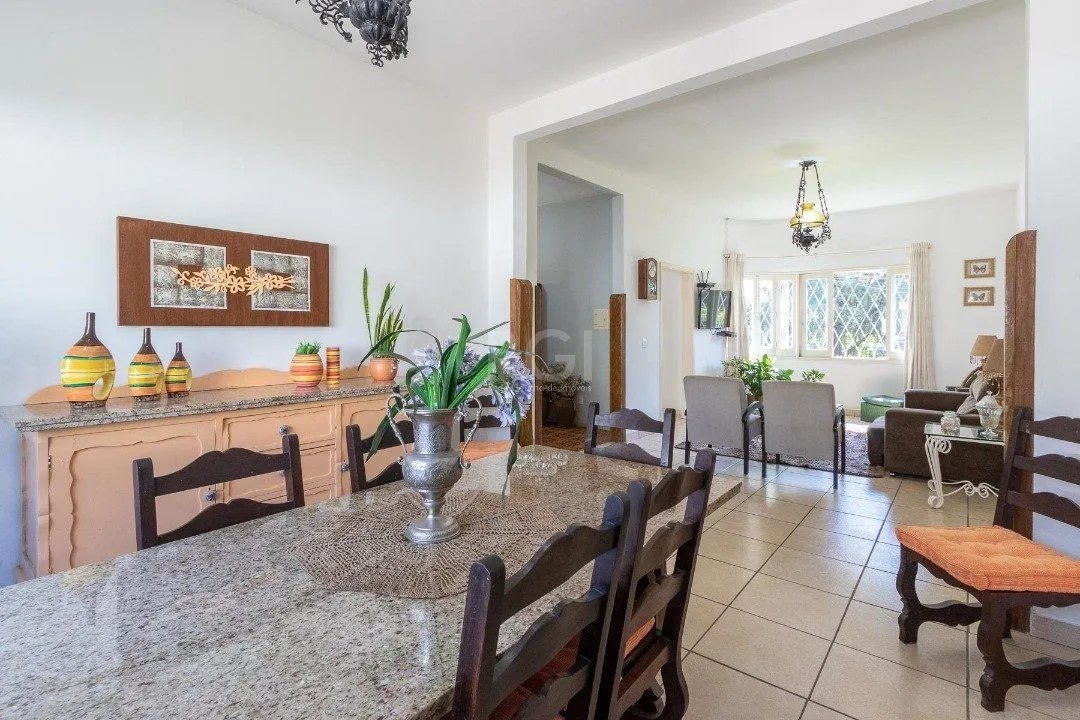 Imagem Casa para Venda - 250m², 3 dormitórios, sendo 1 suites, 3 vagas - Tristeza