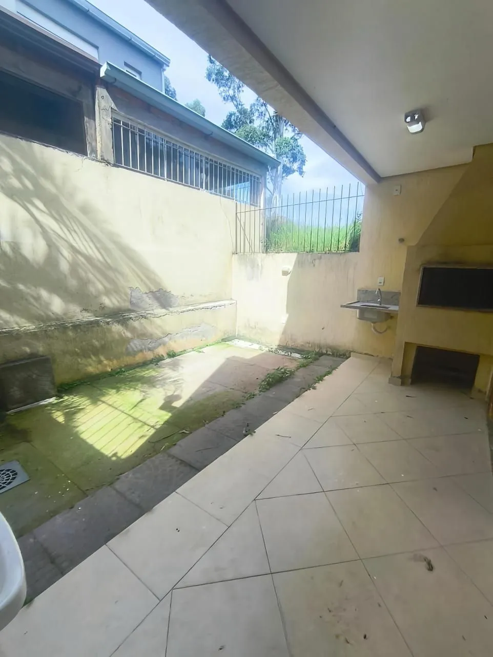 Imagem Casa de 3 dormitórios á venda no Bairro Guarujá - Porto Alegre