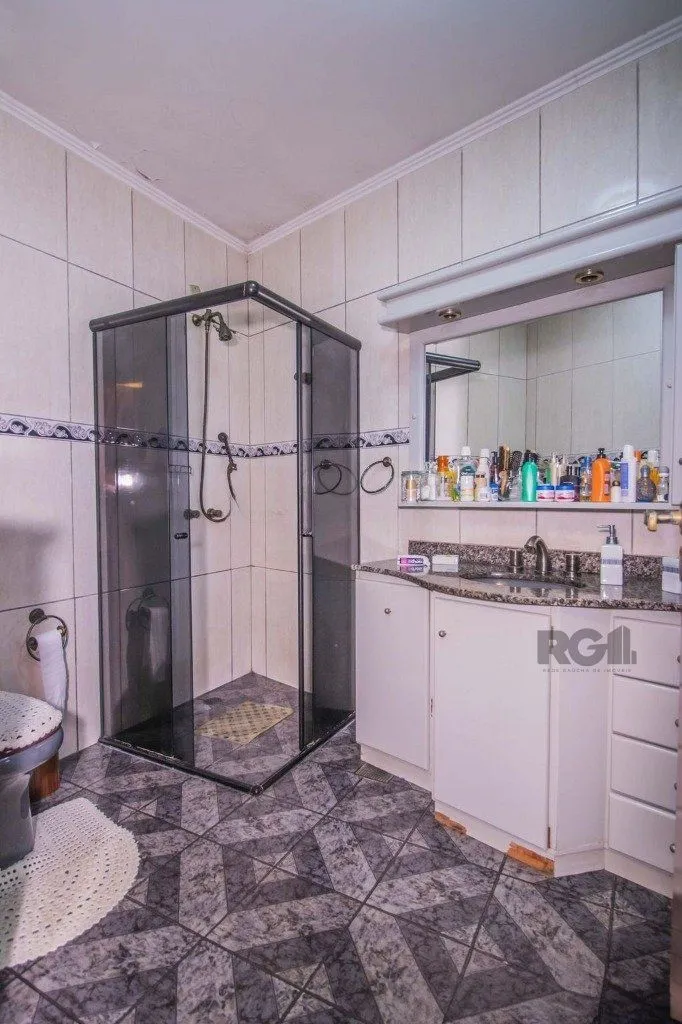 Imagem Casa de 329m² - 4 dormitórios, 1 suíte, 6 vagas no bairro Vila Jardim
