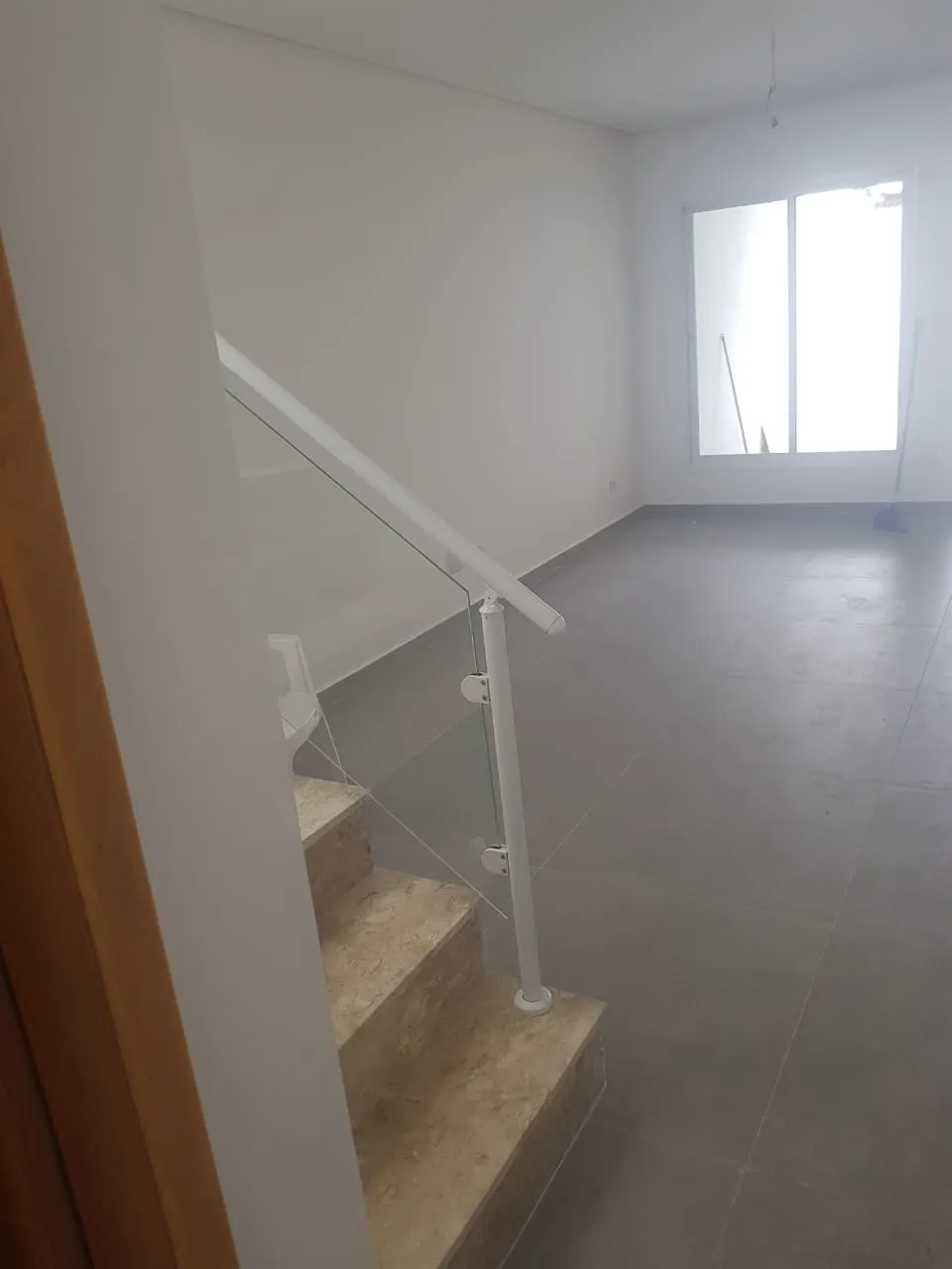 Imagem VENDO SOBRADO COM 03 SUÍTES NO BAIRRO VILA ERNA! (CUPECÊ)