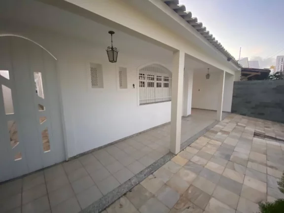 Imagem Casa à venda na Farolândia - Espaçosa com 4 quartos e ótima localização!