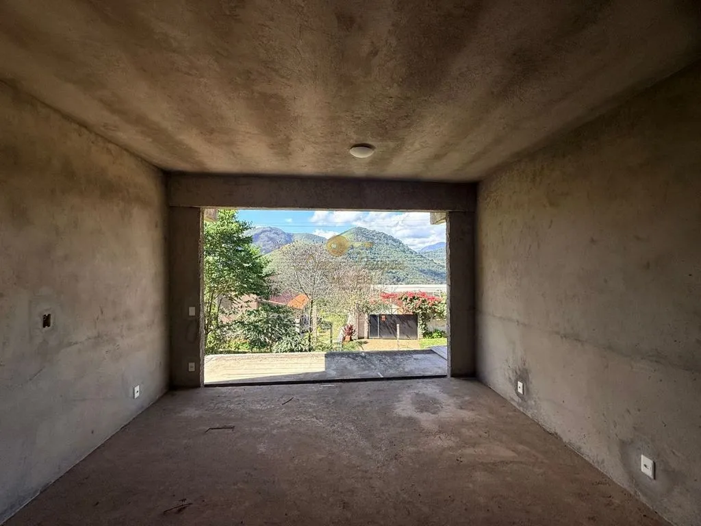 Imagem Casa em Condomínio para Venda em Teresópolis / RJ no bairro Albuquerque