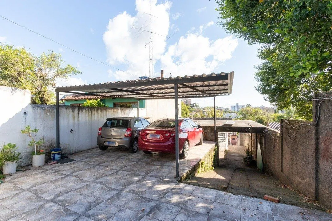 Imagem Casa para Venda - 240m², 6 dormitórios, sendo 3 suites, 2 vagas - Glória