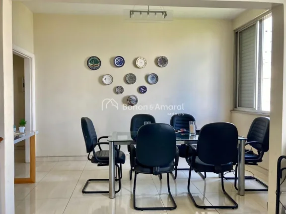Imagem Localizado em uma torre única, este excelente apartamento oferece vista permanente para a charmosa ...