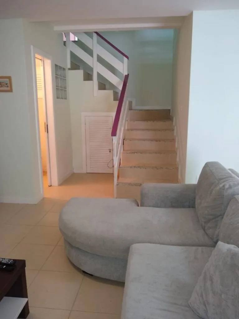 Imagem Casa 5 dormitórios à 170 metros da Praia em Canasvieiras