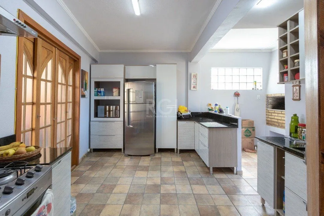 Imagem Casa para Venda - 370m², 4 dormitórios, sendo 1 suites, 6 vagas - Lomba do Pinheiro