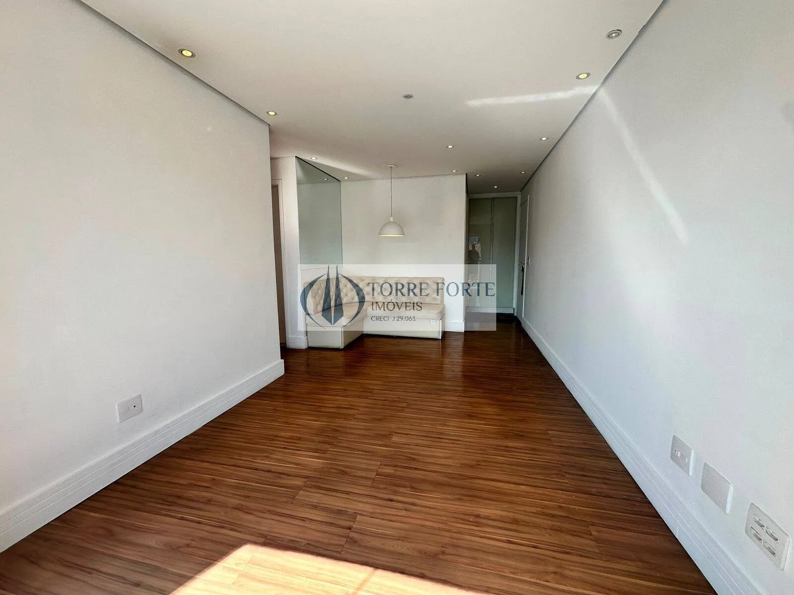 Imagem Lindo Apartamento com 2 dormitorios 2 vagas , varanda na Vila Carrão.