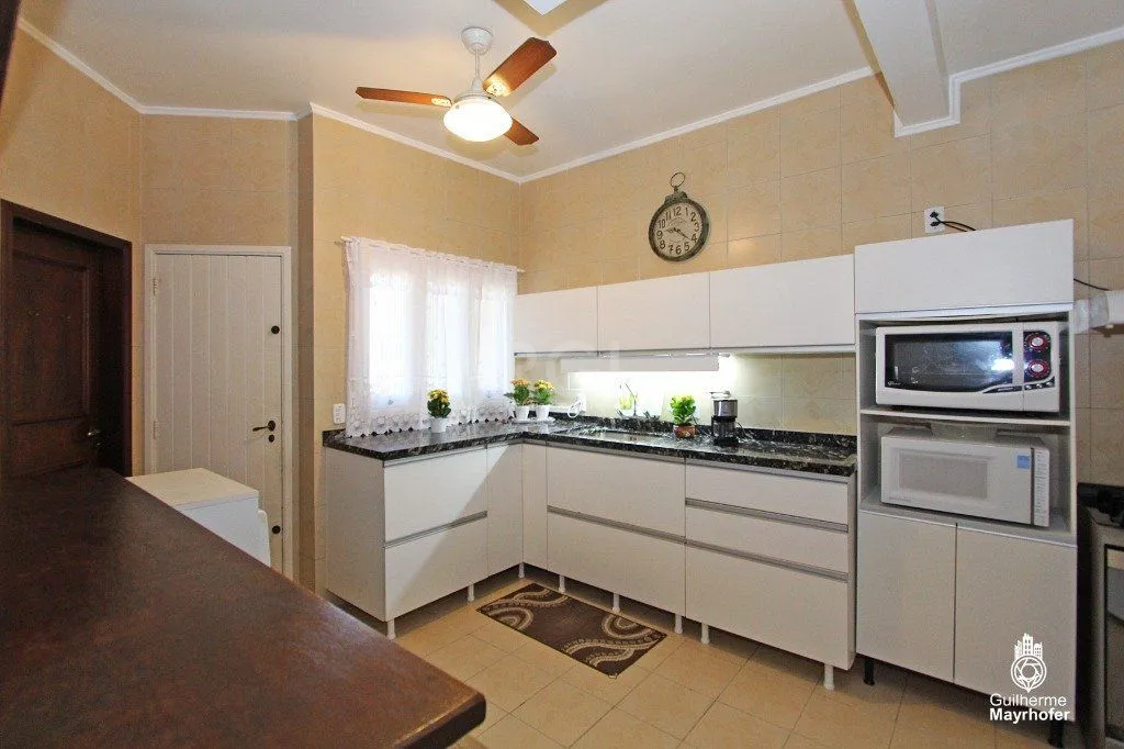 Imagem Casa para Venda - 240m², 5 dormitórios, sendo 1 suites, 3 vagas - Menino Deus