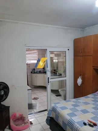 Imagem Casa à Venda com 228m², 2 dormitórios, 1 suíte, 1 sala e 4 vagas!!!