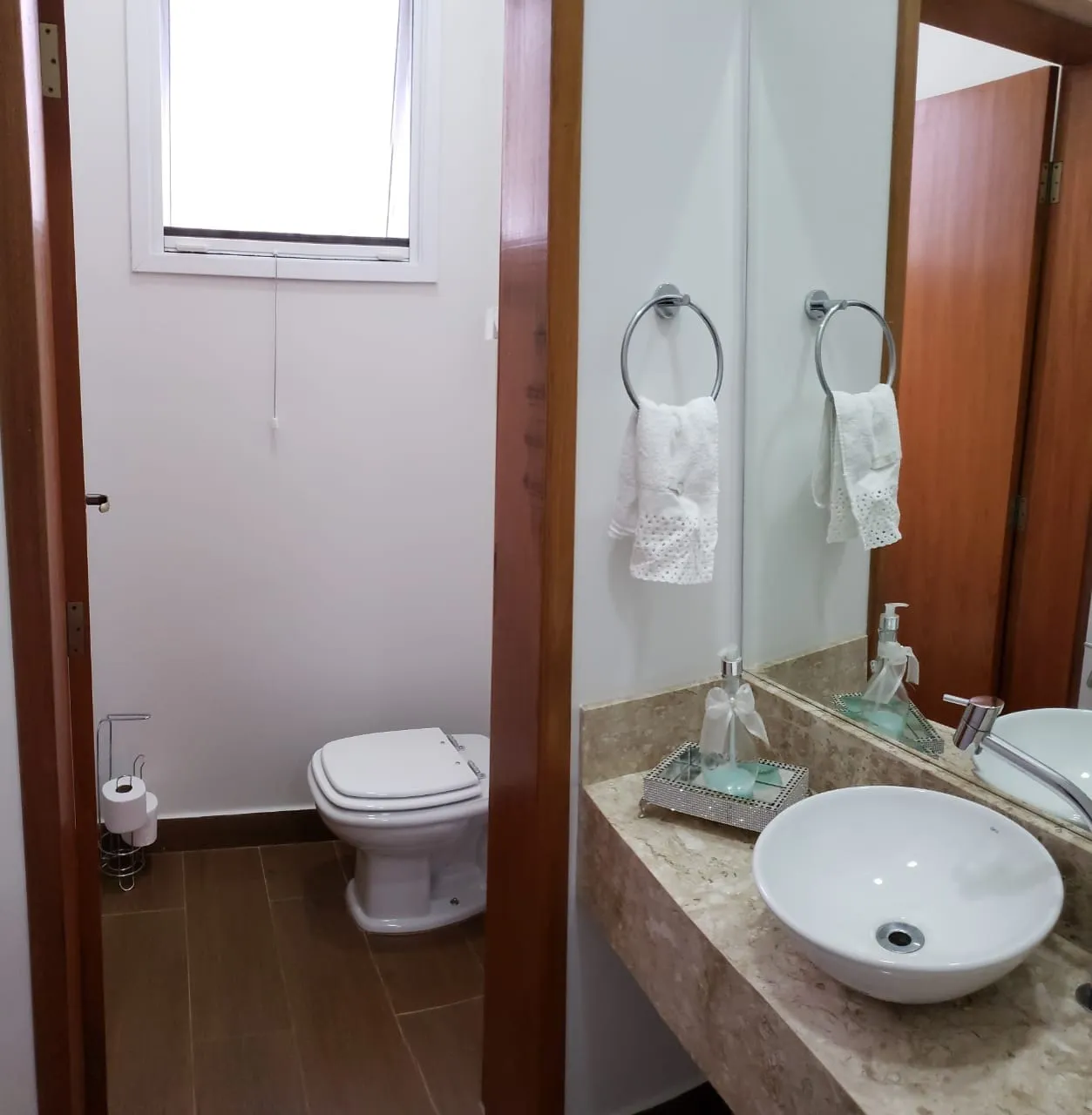 Imagem Casa à venda 3 Quartos, 3 Suites, 4 Vagas, 700M², Socorro, Pindamonhangaba - SP | COLONIAL VILLAGE