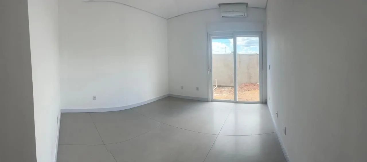 Imagem Casa de Condomínio em Sans Souci