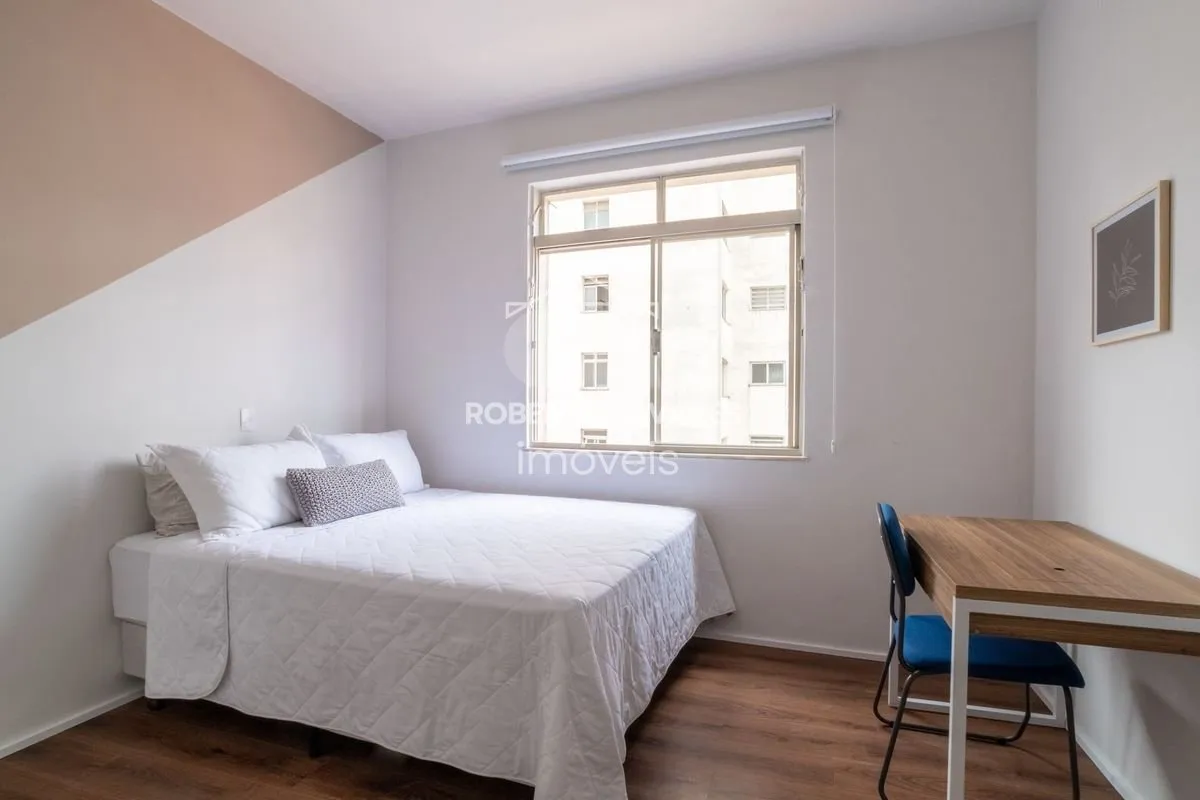 Imagem Apartamento Mobiliado e totalmente Reformado! 145 m2 úteis 5dts e 3 suítes, cozinha aberta para sala - Está a duas quadras da Av. Paulista.