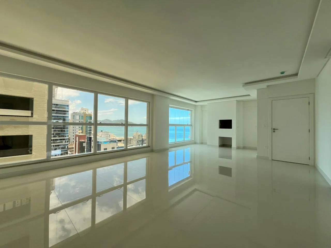 Imagem Apartamento com vista para o mar à venda com 179.5m2 por R$ 4.000.000,00