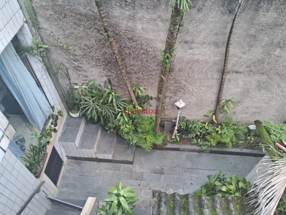 Imagem Sobrado para reforma em Santos na Vila Belmiro com 2 dormitórios, garagem e quintal nos fundos com piscina à venda por R$ 1.365.000,00