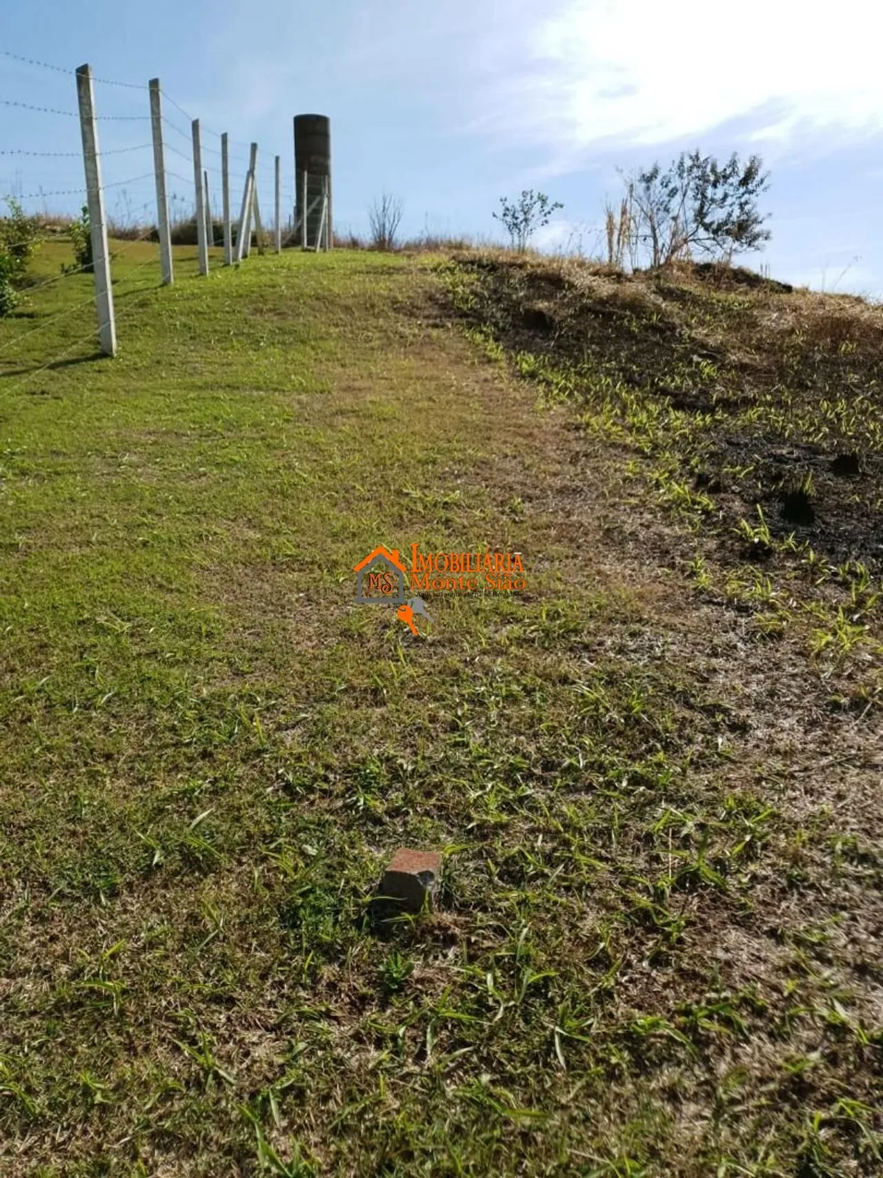 Imagem Terreno à venda, 1372 m² por R$ 215.000,00 - Chácaras Copaco - Arujá/SP