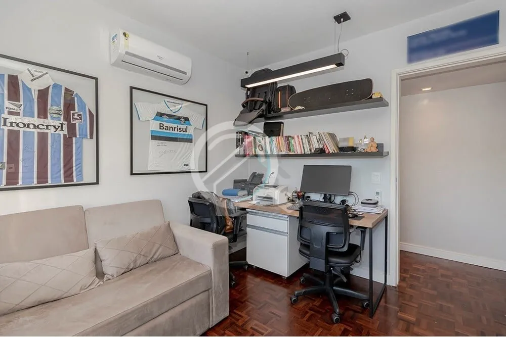 Imagem O apartamento dos seus sonhos à venda em Menino Deus, Porto Alegre! Este maravilhoso imóvel, local...