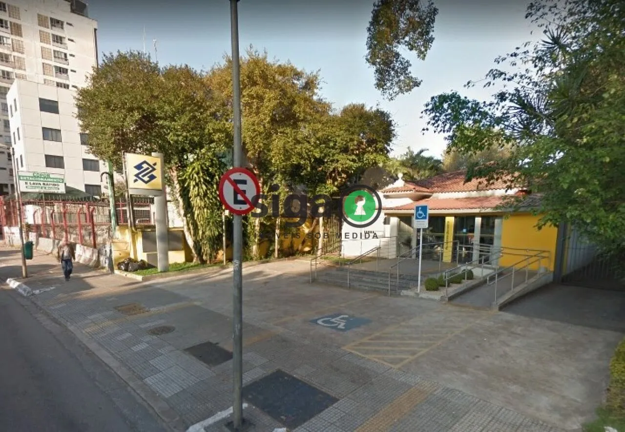 Imagem Casa Comercial para Locação no Jardim América/ Pinheiros com 359m² e 20 vagas de estacionamento