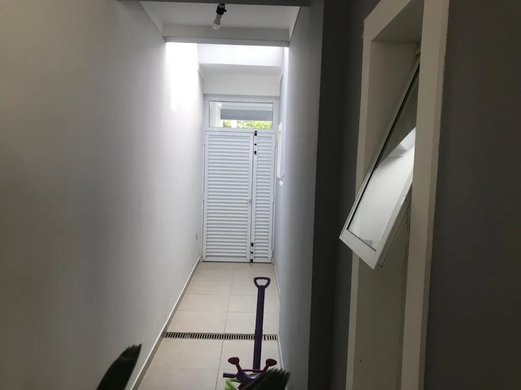 Imagem Lindo Sobrado no Bairro Jardim Karolyne com 235m².