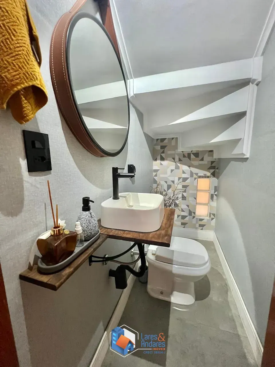 Imagem Sobrado para venda em Vila Guedes com 3 quartos, sendo 1 suíte, 164m²