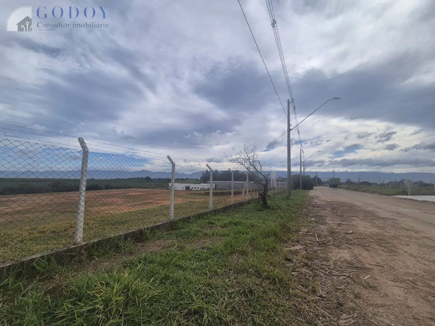 Imagem Terreno Industrial - Entrada de Pindamonhangaba - Próximo à Rod. Pres.Dutra