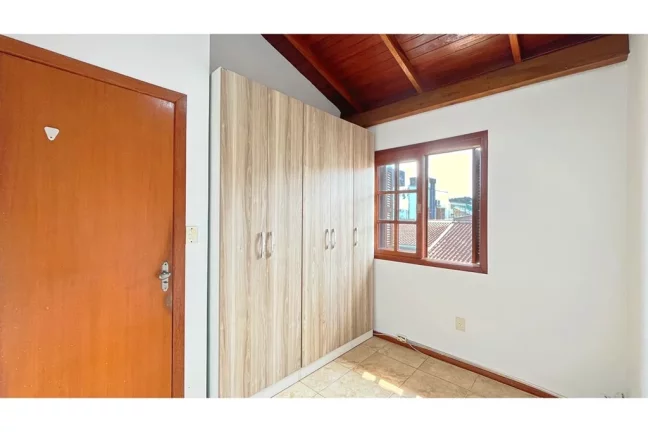 Imagem Casa para venda no bairro Vila Nova em Porto Alegre