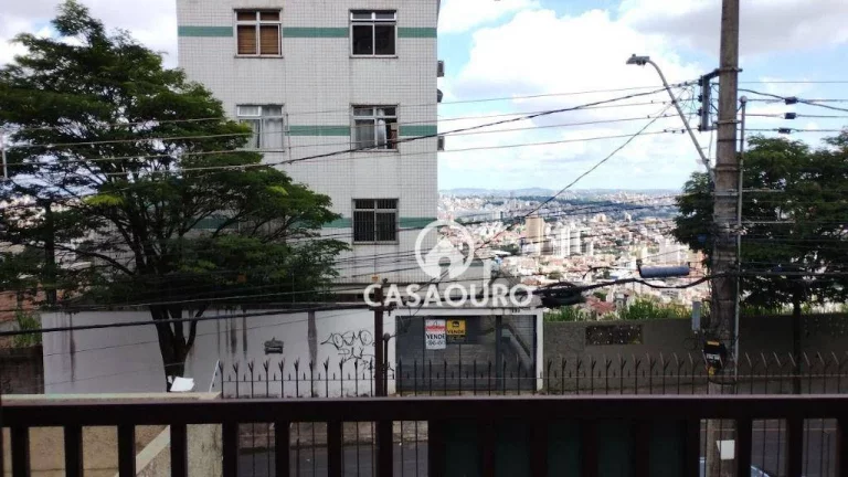 Imagem Casa com 6 dormitórios à venda, 250 m² por R$ 1.010.000,00 - São Lucas - Belo Horizonte/MG