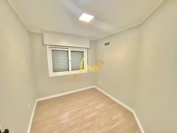 Imagem Apartamento com três dormitorios com box e reformado