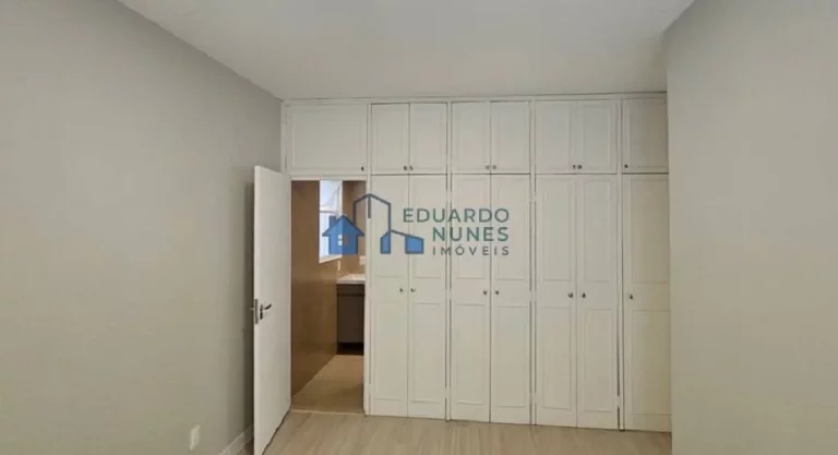 Imagem ÁTIMA ÁREA PRIVATIVA, REFORMADA COM 04 QUARTOS, 04 VAGAS NO SANTO ANTÔNIO!!