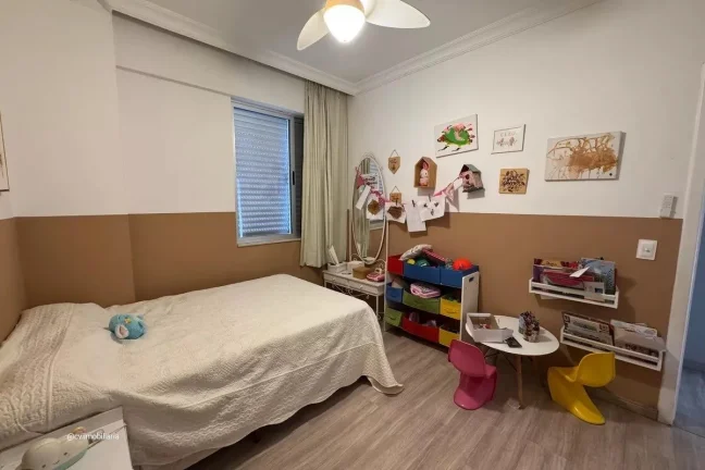 Imagem Este espaçoso apartamento oferece o conforto e a conveniência que você procura. Com um total de t...
