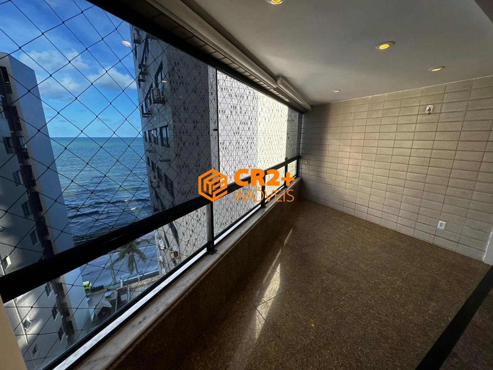 Imagem VENDO APARTAMENTO À BEIRA-MAR NA AVENIDA BOA VIAGEM - RECIFE 150m² -3 suítes