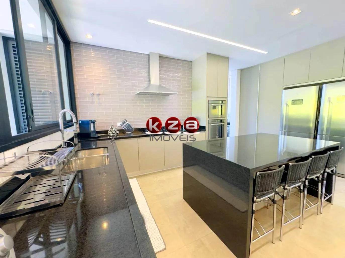 Imagem Luxuosa casa térrea à venda em Jundiaí-SP, Condomínio Jardim Atenas: 4 suítes, 3 salas, 5 banheiros, 5 vagas, 417m².