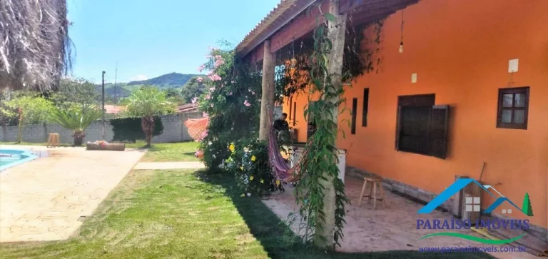 Imagem Viva em Grande Estilo: Casa com 5 Quartos e Piscina - Itapeva