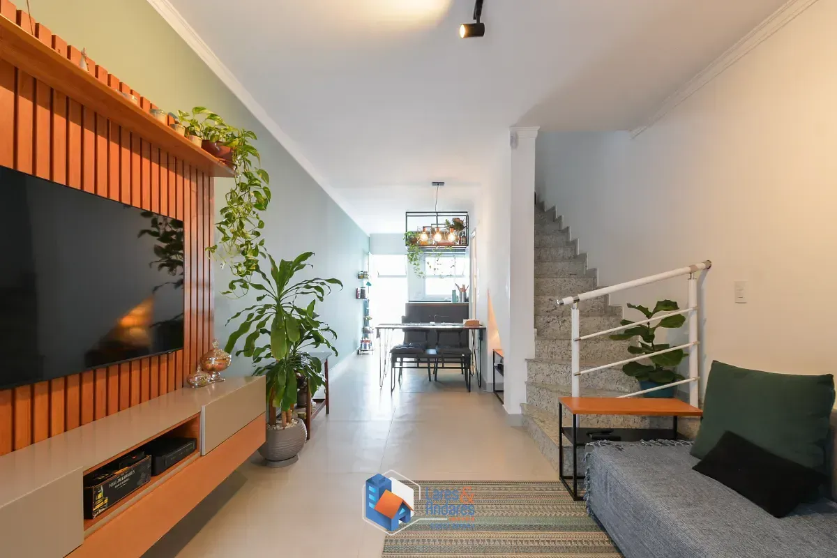 Foto do imóvel Casa para venda em Jardim Aeroporto com 2 quartos, sendo 2 suítes, 125m² em Rua Vapabussu