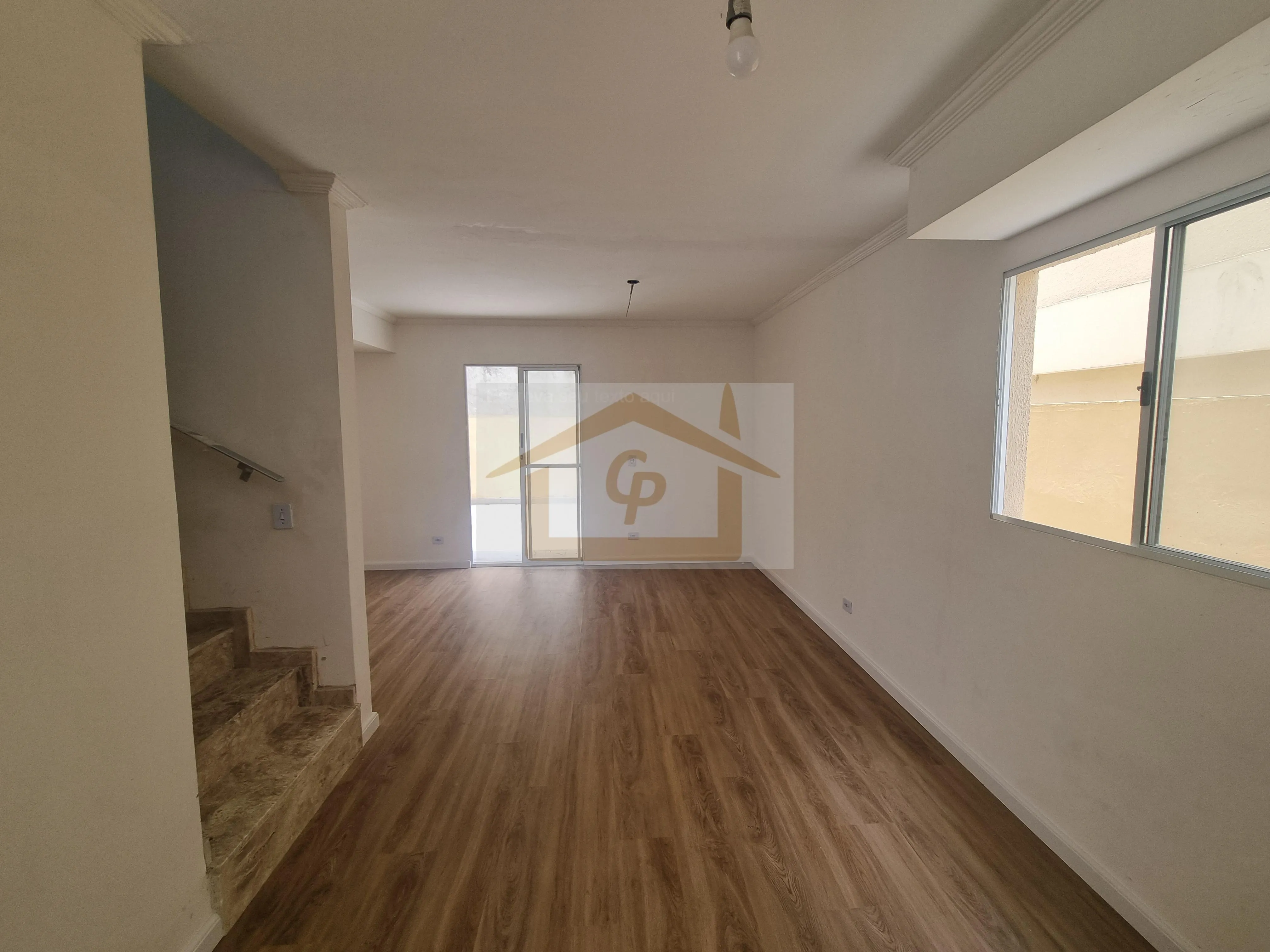 Imagem Pequeno Residencial, Casa com Duas Suítes, varanda, 2 vagas