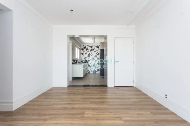 Imagem Cobertura toda reformado, possui uma suíte master com closet, living para dois ambientes, cozinha p...