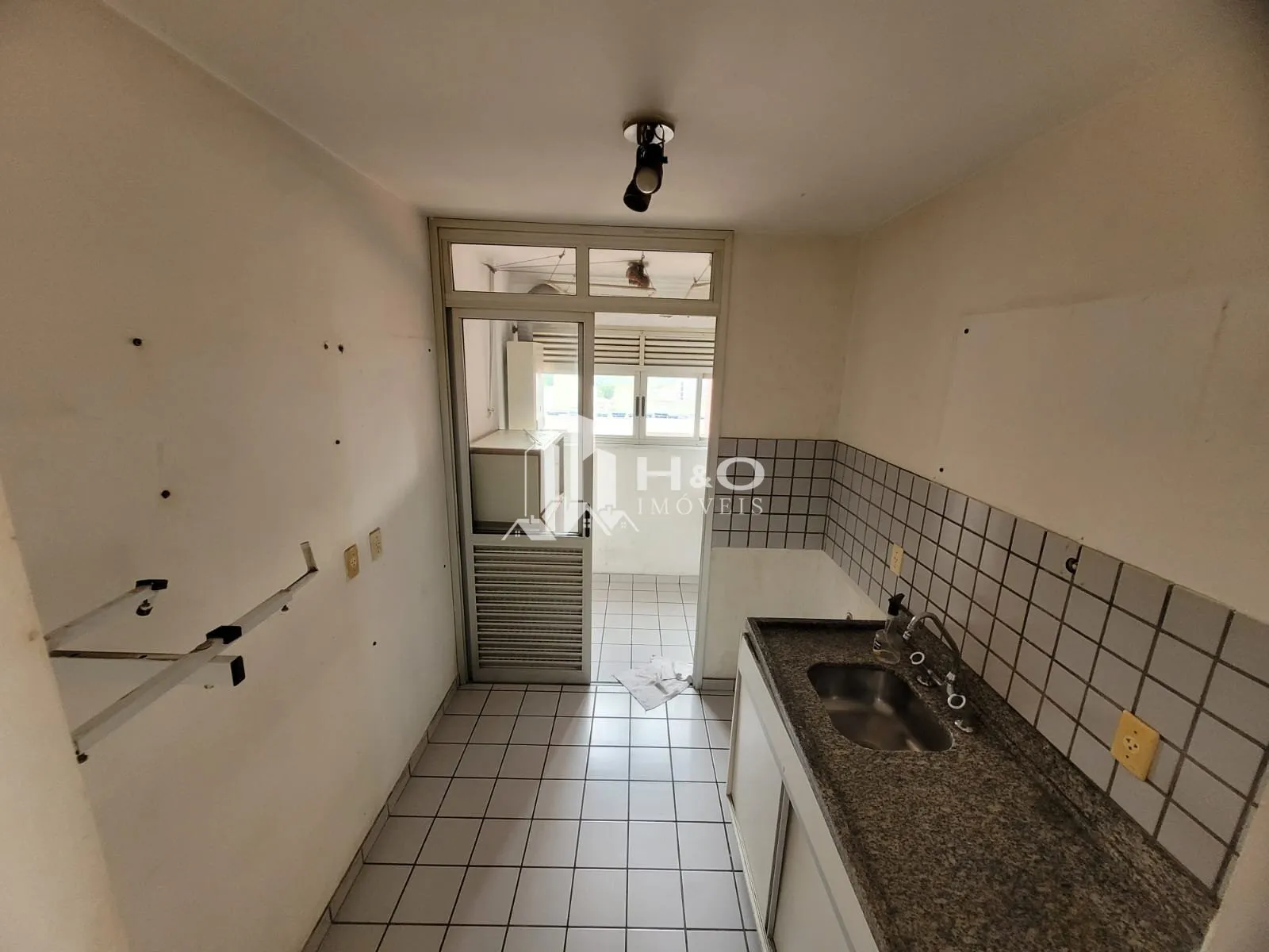 Imagem Apartamento à venda no bairro da Penha - 2 dormitórios (1 suíte), sacada e 2 vagas