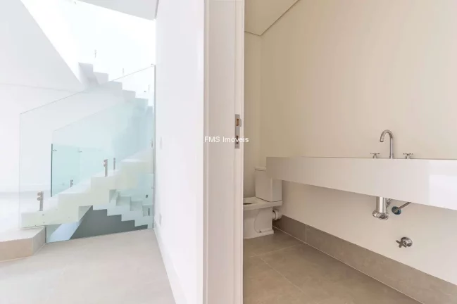 Imagem Casa em condomínio com 3 suítes.