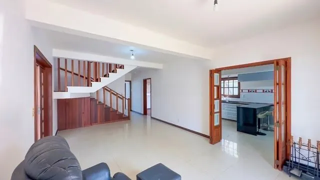 Imagem Casa térrea com 3 dormitórios, piscina, espaço gourmet com churrasqueira.