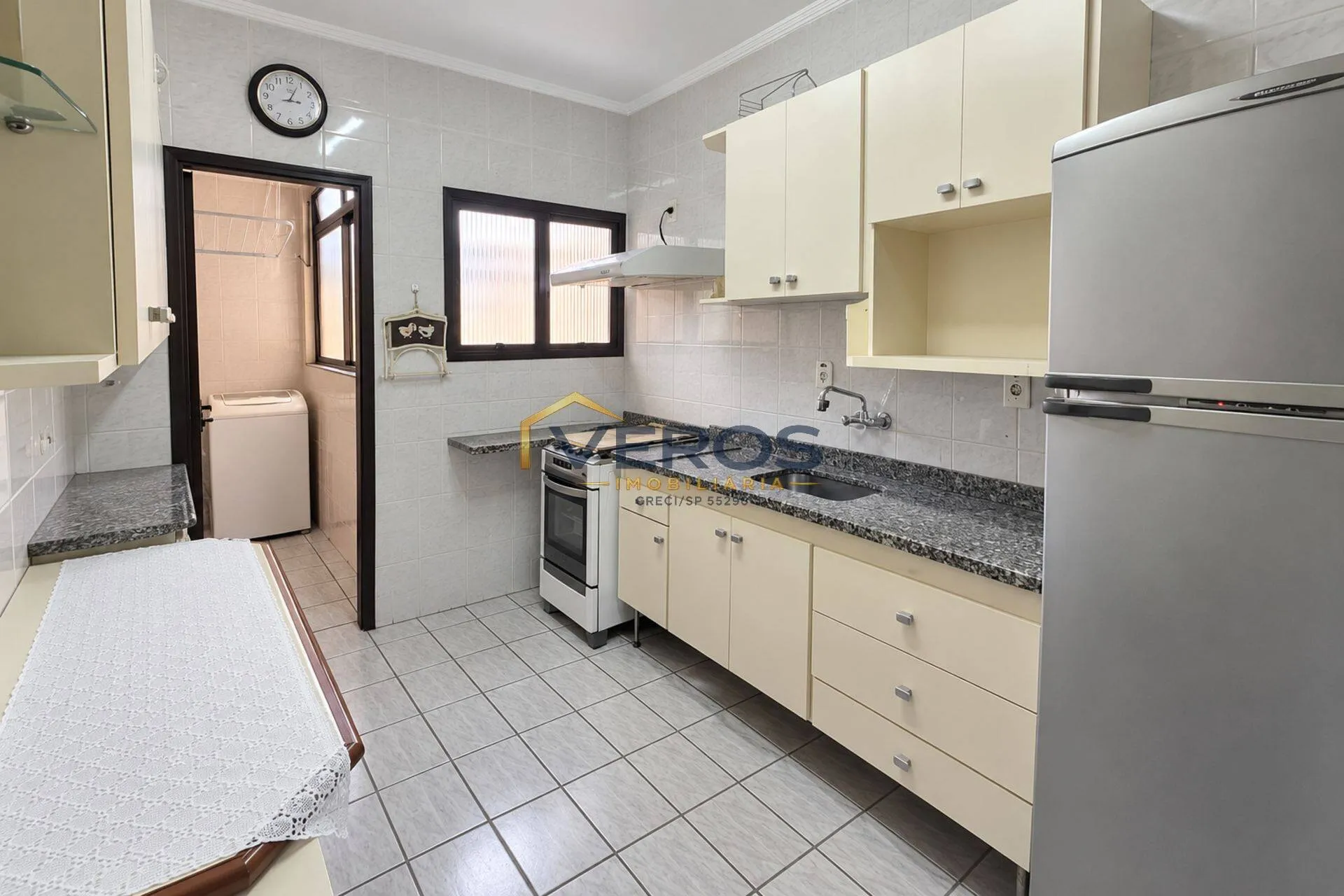 Imagem Apartamento a venda com 3 quartos a 300m da praia Martim de Sá em Caraguá