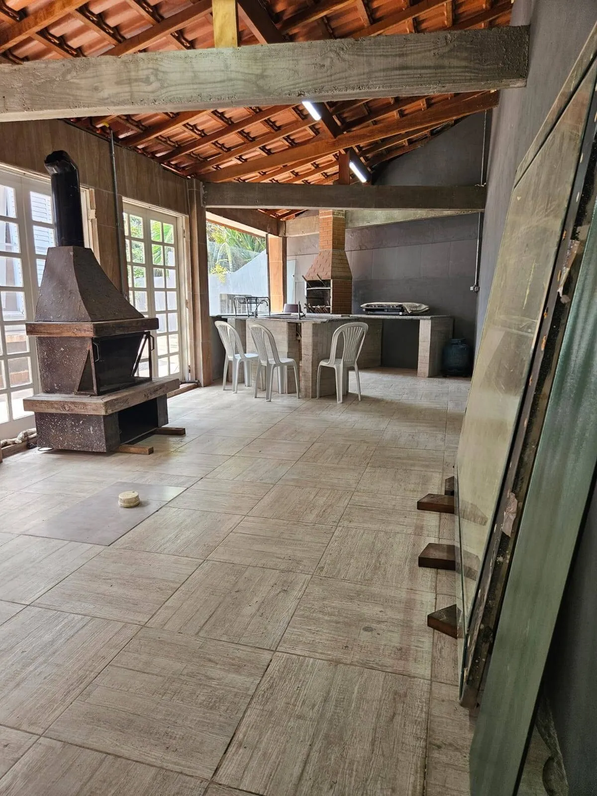 Imagem Linda Casa Nova em Higienópolis - 700m² de Terreno, 4 Suítes e Área de Lazer Completa