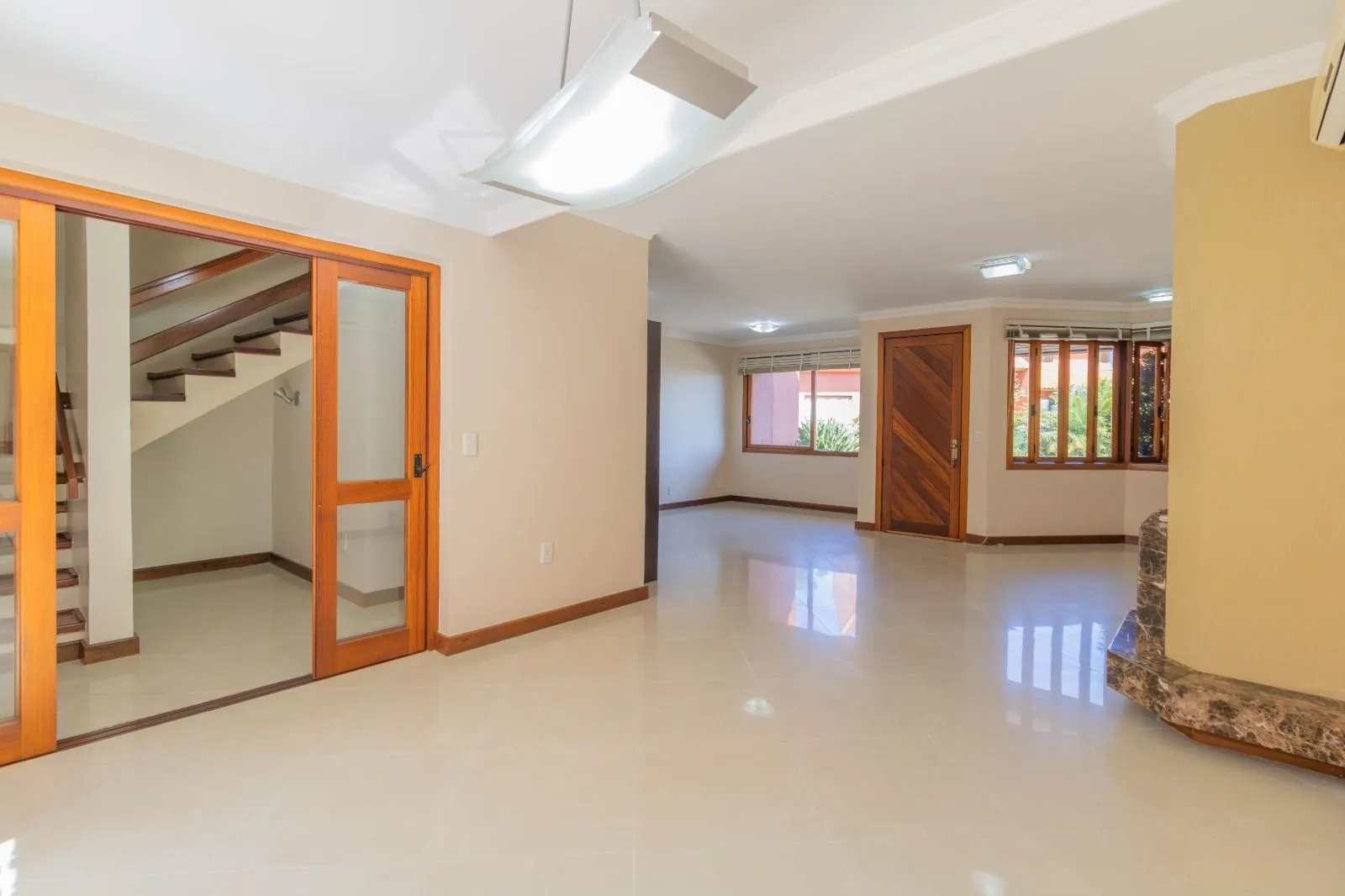 Imagem Casa Condominio para Venda - 286.89m², 4 dormitórios, sendo 2 suites, 2 vagas - Cristal