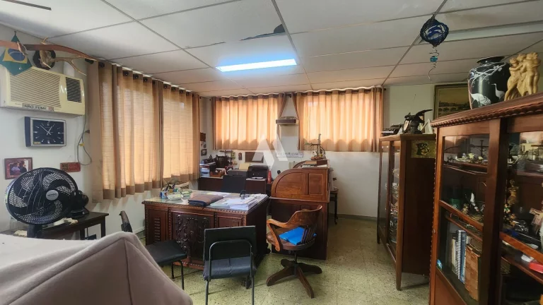 Imagem Sobrado Espetacular no Coração do Embaré – Conforto, Elegância e Localização Privilegiada