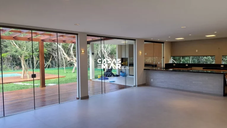 Imagem Casa de Luxo em Condomínio na Praia Rasa: 5 Quartos, 5 Suítes e 260m² em Armação dos Búzios-RJ